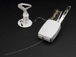 Radiossonda Vaisala RS92 usada em pesquisa climática, feita pela Vaisala Oyj em Helsinque, Finlândia, 2010. Fonte: Science Museum Group