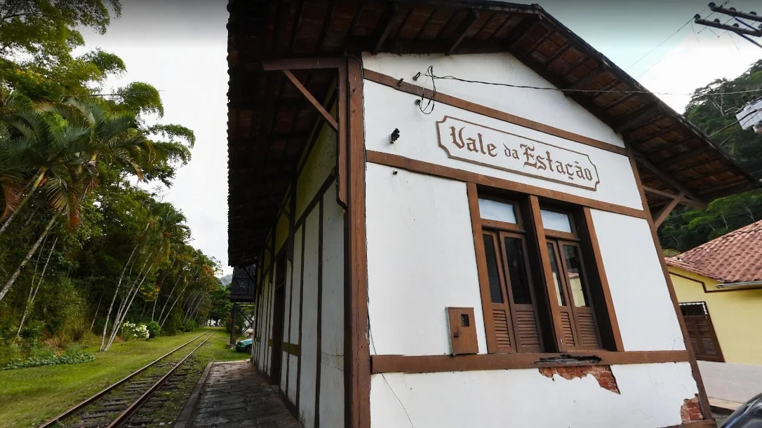 Antiga estação ferroviária de Domingos Martins, na atual "Rota do Vale da Estação". Foto: Rocio Fotografia (via Google Street View)