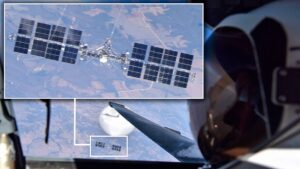 Imagem selfie tirada com uma câmera grande angular por piloto do avião-espião U-2 - provavelmente câmeras mais capazes com lentes tele tenham registrado mais detalhes, mas as imagens não foram liberadas. Fonte: U.S. Air Force