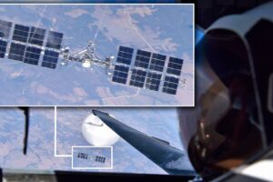 Imagem selfie tirada com uma câmera grande angular por piloto do avião-espião U-2 - provavelmente câmeras mais capazes com lentes tele tenham registrado mais detalhes, mas as imagens não foram liberadas. Fonte: U.S. Air Force