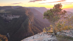 Nascer do Sol no Cânion Índios Coroados - acesso gratuito via portão ao lado de casa vermelha na estrada da Serra do Faxinal. Foto: ViniRoger
