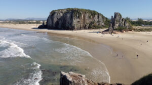 Filhote da Torre Sul, Torre Sul, Torre da Guarita e Praia do Meio vistos a partir do Bico do Luiz. Foto: ViniRoger
