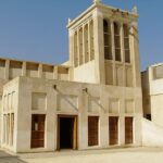 Torre de vento da Casa Isa Bin Ali (ex-governante do Bahrein) em Muharraq, Bahrein. Fonte: Wikipedia