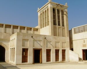 Torre de vento da Casa Isa Bin Ali (ex-governante do Bahrein) em Muharraq, Bahrein. Fonte: Wikipedia