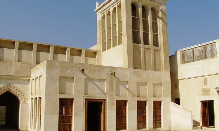 Torre de vento da Casa Isa Bin Ali (ex-governante do Bahrein) em Muharraq, Bahrein. Fonte: Wikipedia