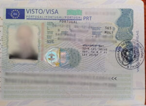 Imagem de visto colado em passaporte. Foto: ViniRoger