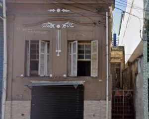Fachada da casa situada na Rua Vinte e um de Abril, nº 322, em março/2023. Fonte: Google Street View