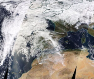 Nuvem de poeira sobre o Oceano Atlântico atingindo território português em 14/01/2024. Fonte: NASA Worldview