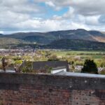 Vista de Stirling com o Monumento a Wallace no morro mais próximo. Foto: Eliana Reis