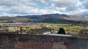Vista de Stirling com o Monumento a Wallace no morro mais próximo. Foto: Eliana Reis