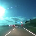Registro de meteoro que caiu em Castro Daire visto a partir de rodovia. Fonte: Reprodução/Twitter