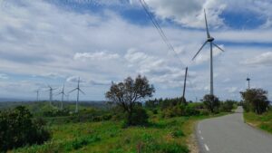 Torres com geradores de energia eólica no distrito de Beja, próximo à fronteira com o Concelho de Loulé. Foto: ViniRoger