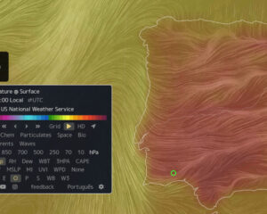Temperaturas às 15h (hora local) de 19-07-2024 na Península Ibérica (cores) e vento (traços brancos). Fonte: Earth Nullschool