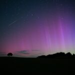 Estrela cadente durante chuva de meteoros Perseidas e aurora boreal Harrogate, North Yorkshire (Reino Unido). Foto: Andy Hawkes