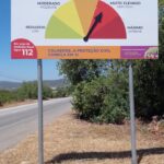 Placa indicativa do Risco de Incêndio Florestal na EM525 em Loulé (São Clemente). Foto: ViniRoger