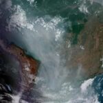 Corredor de fumaça se espalhou e alcançou território do RS. Fonte: Reprodução/NOAA