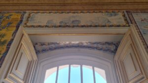 Azulejos com nuvens pintadas. Foto: ViniRoger