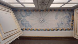 Azulejos com nuvens pintadas. Foto: ViniRoger