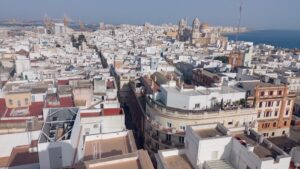 Vista de Cádiz a partir da Torre Tavira, com destaque para a Catedral. Foto: ViniRoger