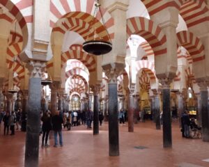 Interior da Catedral-Mesquita. Foto: ViniRoger