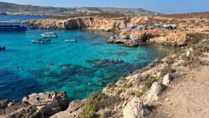 Ilhas Comino (Lagoa Azul) e Gozo (ao fundo). Foto: ViniRoger