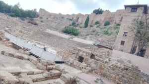 Teatro Romano de Málaga com Alcazaba ao fundo. Foto: ViniRoger