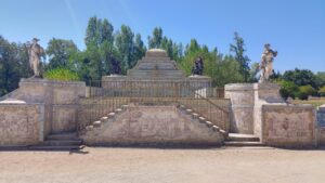 Construção sobre canal com azulejos do Palácio Nacional de Queluz. Foto: ViniRoger