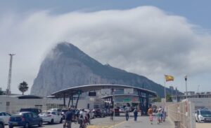 Rocha de Gibraltar vista a partir da fronteira com a Espanha. Foto: ViniRoger