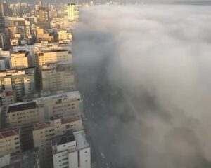 Imagem obtida a partir de vídeo do perfil @enjoytripbr replicado pelo perfil do Metrópoles. Registro realizado no edifício Unlimited Ocean Front (Av. Pres. Wilson, 94 - José Menino).