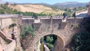 Puente Viejo vista a partir dos Jardines de Cuenca. Foto: ViniRoger
