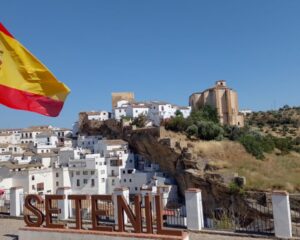 Iglesia N. S. Encarnación e Castillo de Setenil. Foto: ViniRoger