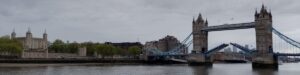Torre de Londres e Bridge Tower abrindo para passar um barco. Foto: ViniRoger