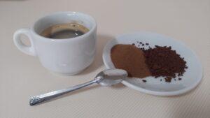 Café de cevada com pó e grãos ao lado (solúveis). Foto: ViniRoger