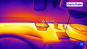 Imagem via câmera de infravermelho do interior do carro preto ao final do experimento. Fonte: Manual do Mundo