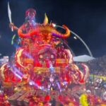 Carro abre-alas da Barroca Zona Sul no carnaval 2025: Leve Como Borboleta, Forte Como Búfalo. Fonte: TV Globo