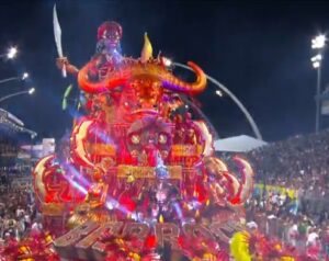 Carro abre-alas da Barroca Zona Sul no carnaval 2025: Leve Como Borboleta, Forte Como Búfalo. Fonte: TV Globo