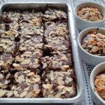 Bolo de alfarroba com amêndoas da receita com ramequins "extras". Foto: ViniRoger