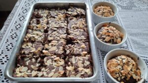 Bolo de alfarroba com amêndoas da receita com ramequins "extras". Foto: ViniRoger