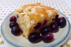 Pedaço do bolo cuca de uva. Foto: ViniRoger