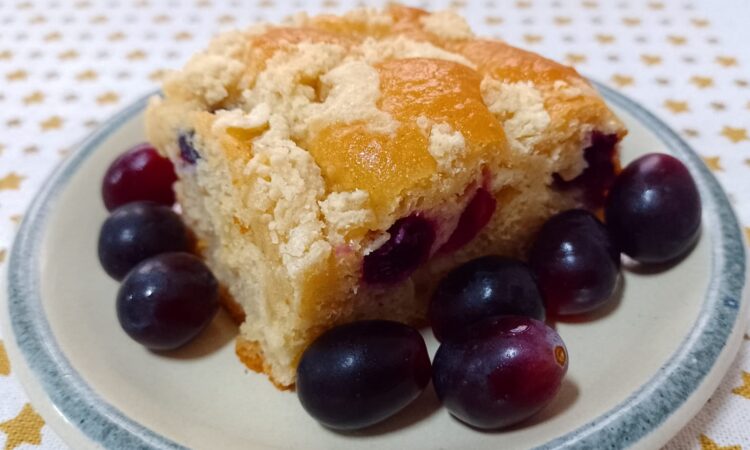 Pedaço do bolo cuca de uva. Foto: ViniRoger