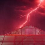 Eleven depois do salto, em um teto de vidro no bunker. Fonte: divulgação