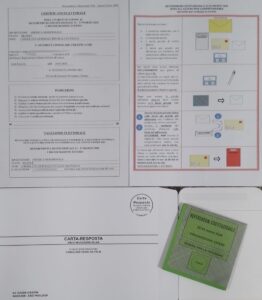 Conteúdo de envelope enviado para eleitores italianos residentes no exterior. Foto: ViniRoger