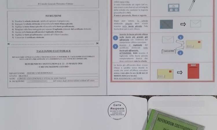Conteúdo de envelope enviado para eleitores italianos residentes no exterior. Foto: ViniRoger