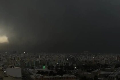 Céu escureceu e caiu chuva preta em Teerã. Fonte: redes sociais