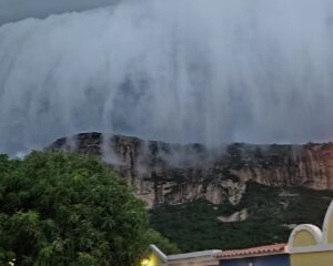 Cachoeira de nuvens em Patu/RN. Fonte: bilupatu