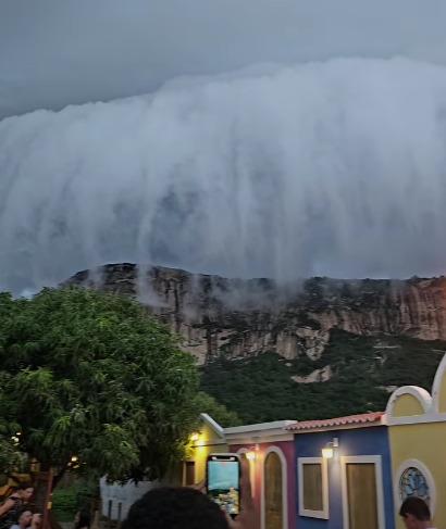 Cachoeira de nuvens em Patu/RN. Fonte: bilupatu