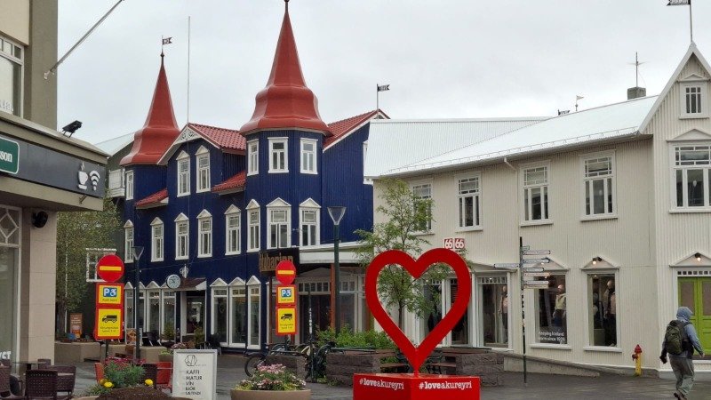Centro de Akureyri visto a partir da igreja. Foto: Eliana Reis