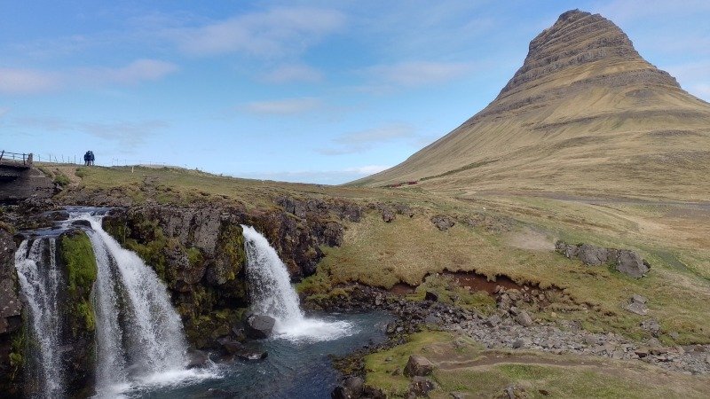 Kirkjufell e Kirkjufellsfoss. Foto: ViniRoger