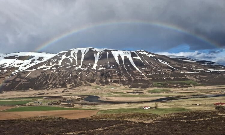 Montanhas no norte, a caminho para Akureyri. Foto: Eliana Reis