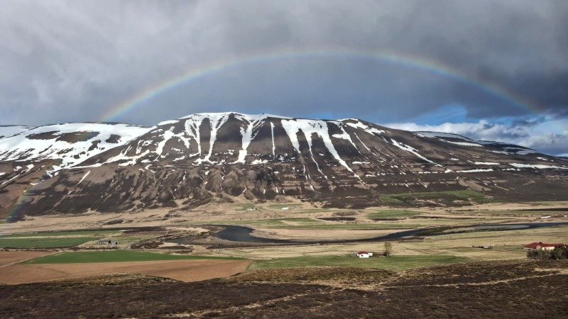 Montanhas no norte, a caminho para Akureyri. Foto: Eliana Reis